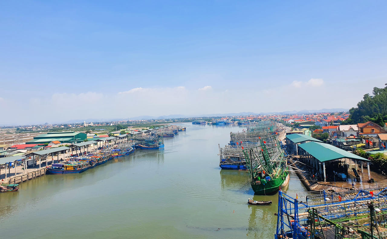 Một góc tại cảng cá Lạch Quèn, xã Quỳnh Phú (Nghệ An).