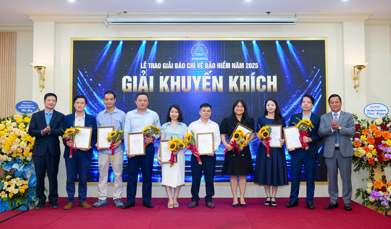 Các tác giả, nhóm tác giả có tác phẩm báo chí đạt giải Khuyến khích.