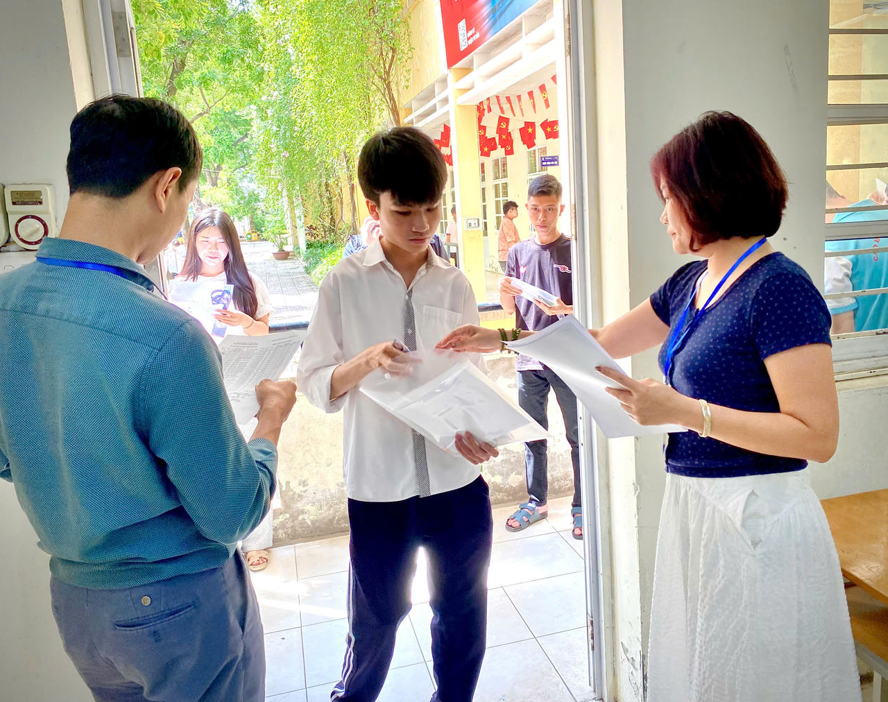 Hình ảnh một thí sinh ở điểm thi THPT Yên Hòa. (Ảnh: PV)