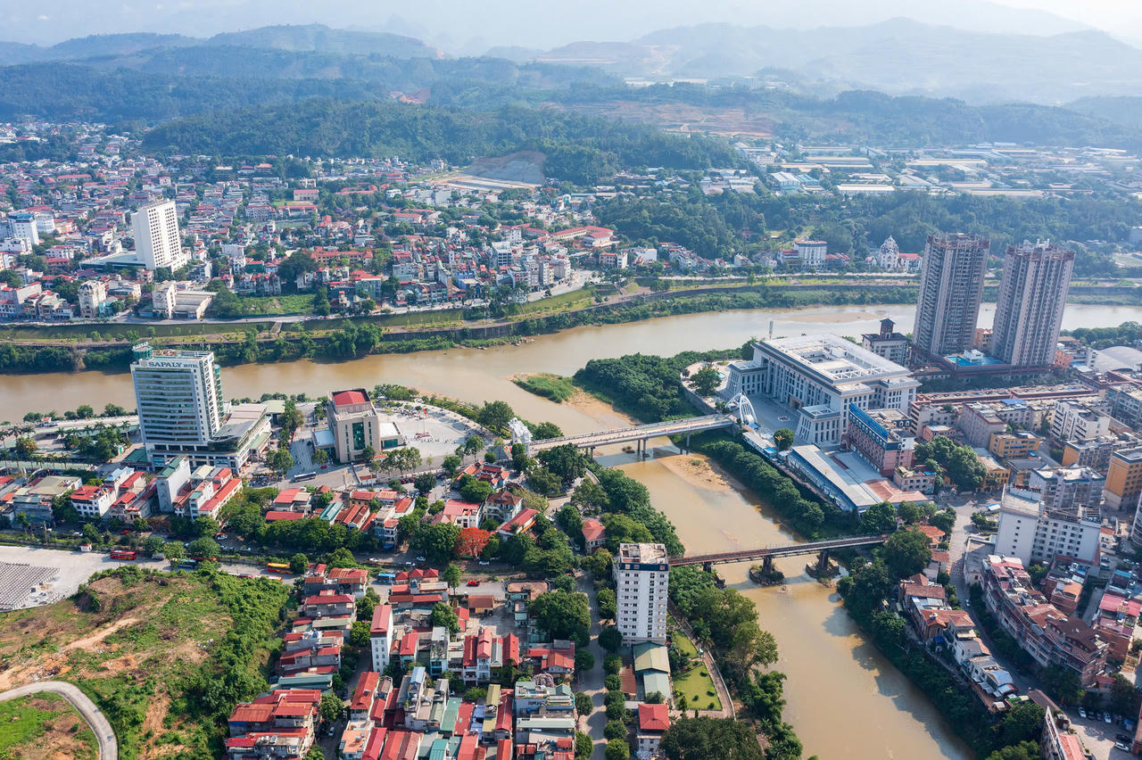 Phường Lào Cai sở hữu vị trí chiến lược nơi địa đầu Tổ quốc, giữ vai trò quan trọng trong phát triển kinh tế cửa khẩu và bảo đảm quốc phòng, an ninh. 
