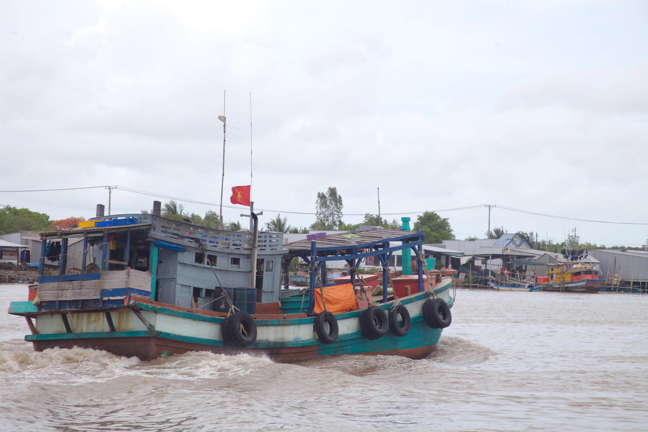 Xã Phan Ngọc Hiển kiến nghị tỉnh tiếp tục hỗ trợ quản lý đội tàu và hoàn thiện hệ thống giám sát hành trình nhằm nâng cao hiệu quả chống khai thác IUU.