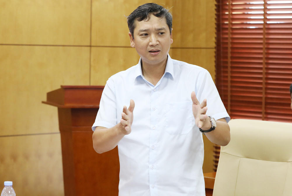 Ông Nguyễn Việt Oanh Chủ tịch HĐND tỉnh phát biểu tại buổi làm việc.