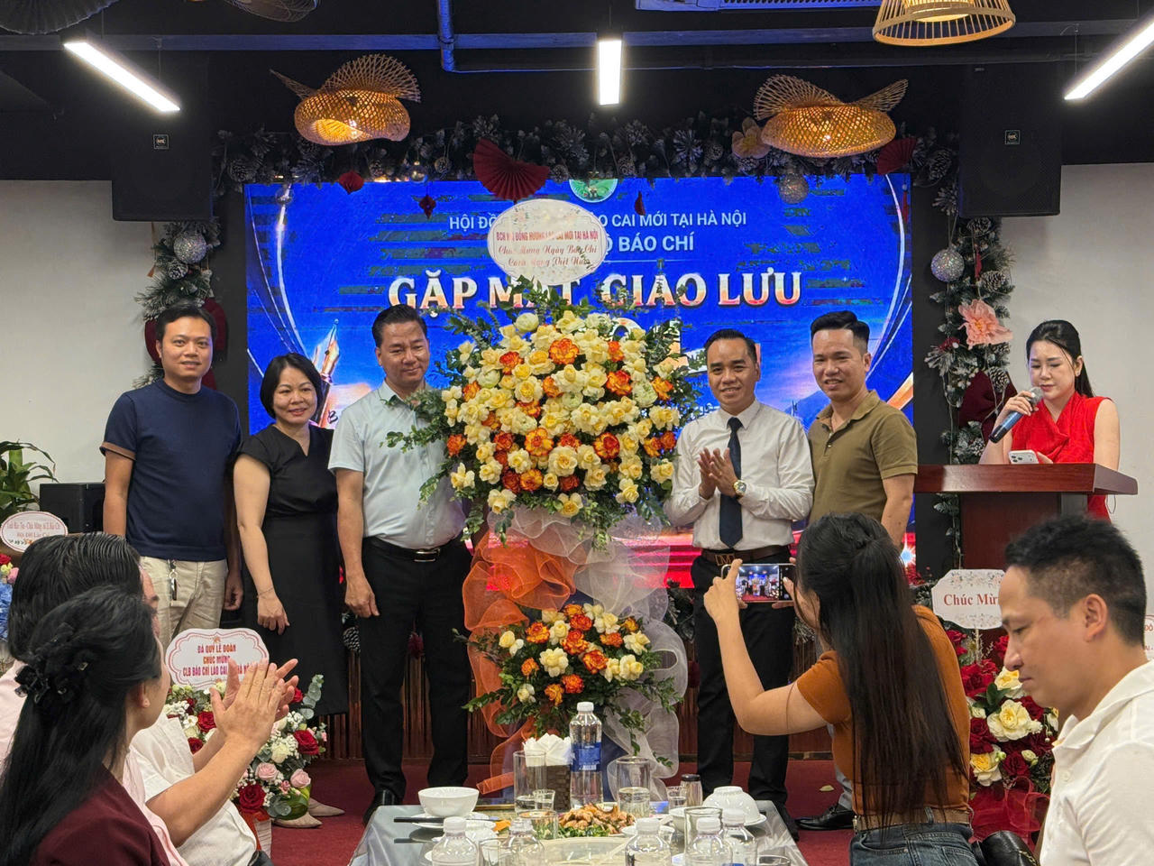 Câu lạc bộ Báo chí Lào Cai tại Hà Nội trao tặng 50 suất học bổng trị giá 10 tỷ đồng cho thế hệ trẻ vùng cao