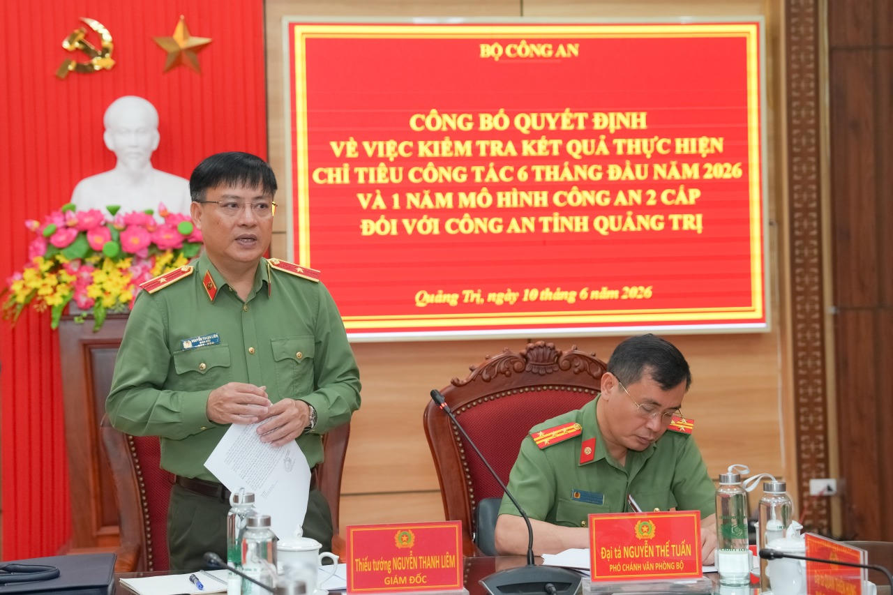 Thiếu tướng Nguyễn Thanh Liêm, Giám đốc Công an tỉnh Quảng Trị phát biểu tại buổi làm việc. (Ảnh QV)