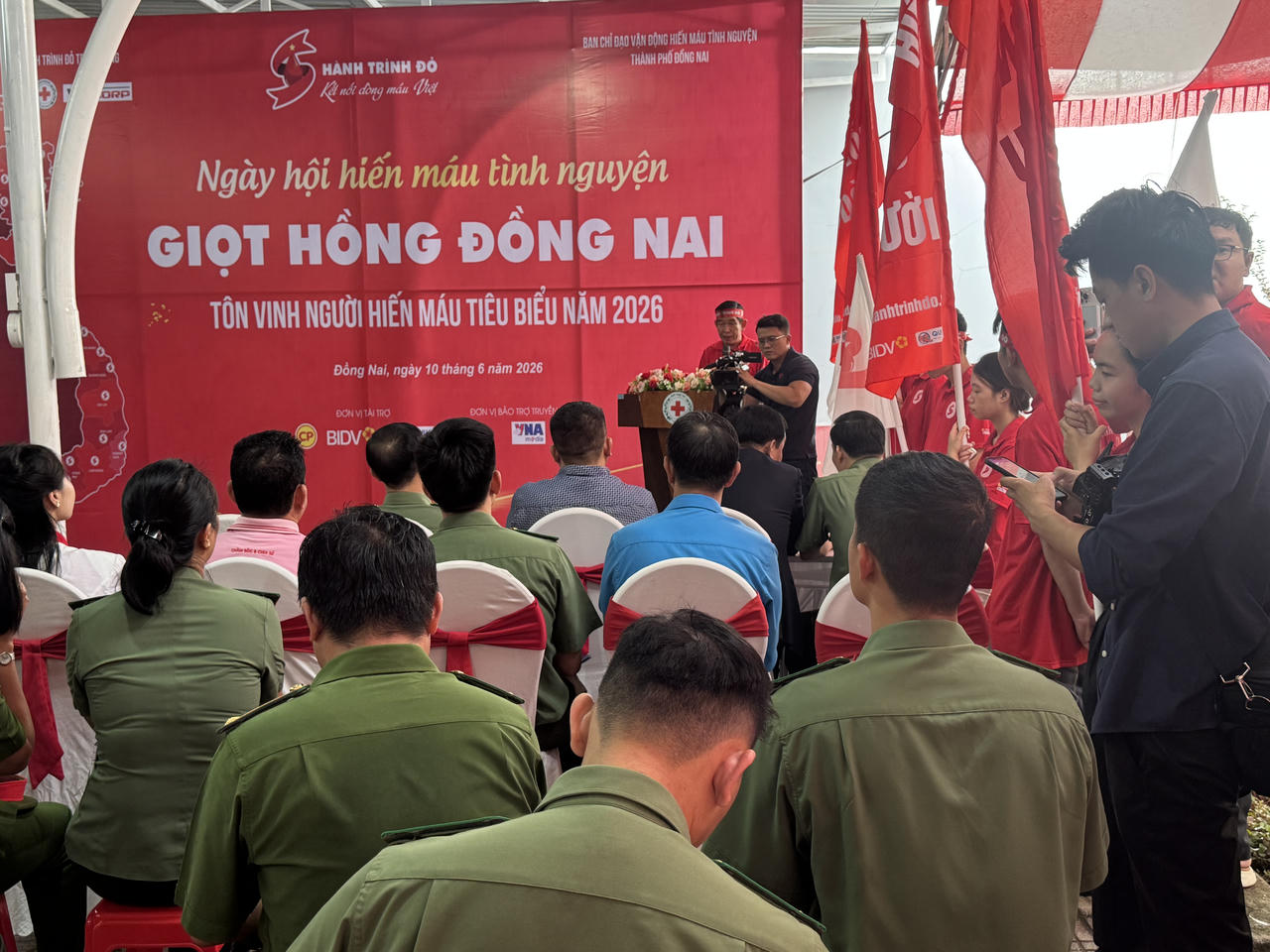 Khai mạc ngày hội hiến máu tình nguyện.