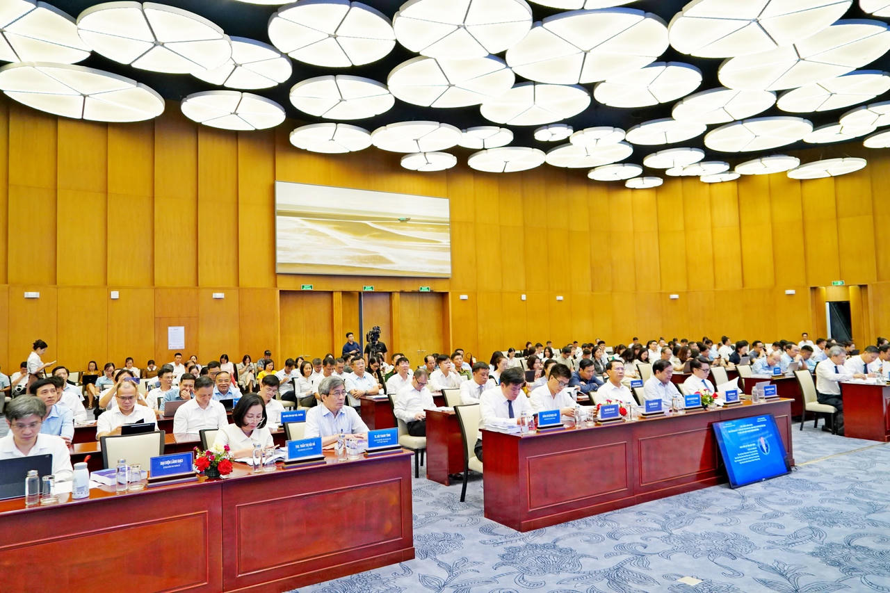Hội thảo thu hút sự tham gia của đông đảo chuyên gia, nhà khoa học và đại diện các cơ quan quản lý Trung ương, địa phương.
