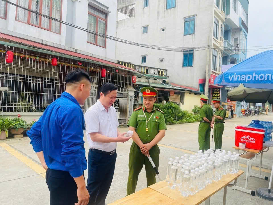 C&aacute;c điểm thi được chuẩn bị đầy đủ cơ sở vật chất, tạo điều kiện thuận lợi cho th&iacute; sinh dự thi.