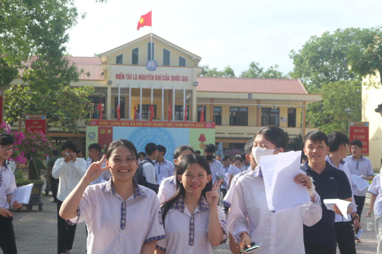 Hai lần gãy chân, nam sinh Quảng Trị quyết không lỡ kỳ thi tốt nghiệp THPT