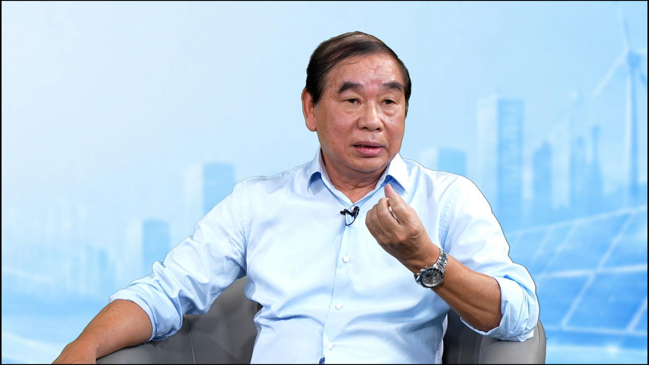 Ông Nguyễn Đình Hiệp - Chủ tịch Hội Khoa học và Công nghệ sử dụng năng lượng tiết kiệm và hiệu quả Việt Nam chia sẻ tại tọa đàm