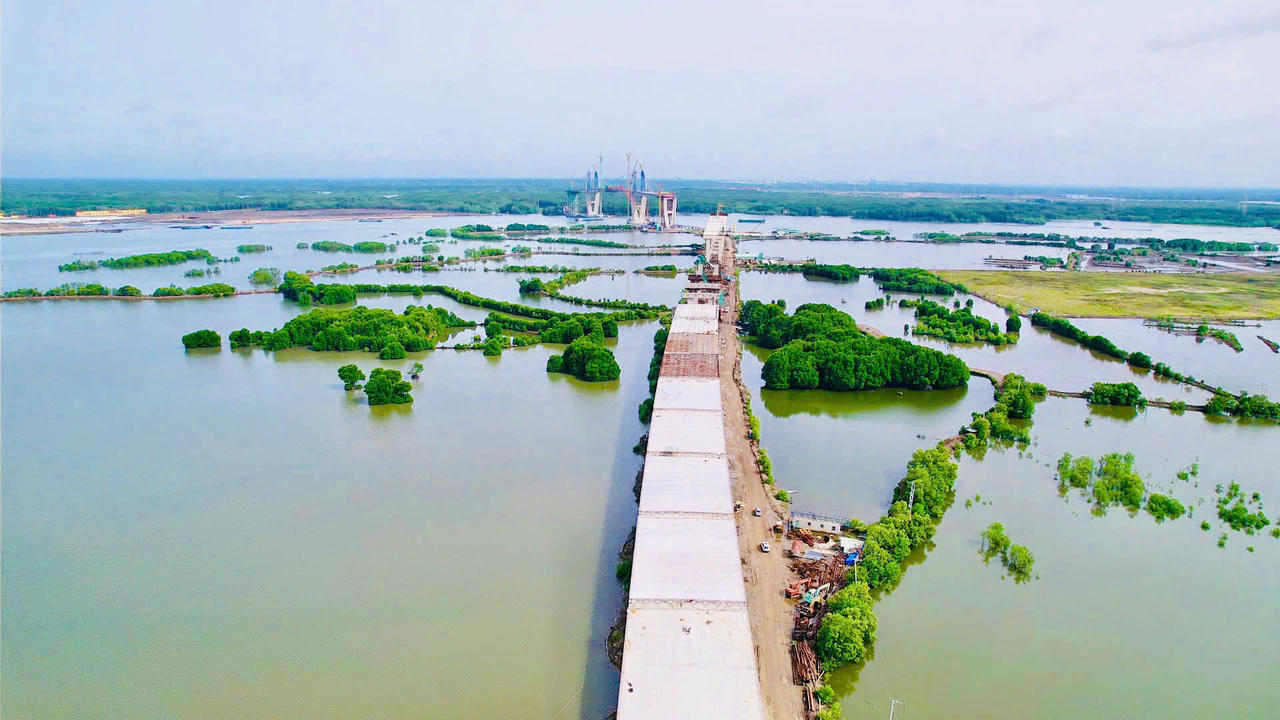 Cầu Phước An có tổng mức đầu tư gần 4.900 tỷ đồng, dài hơn 4,7km, gồm 5 gói thầu xây lắp chính.