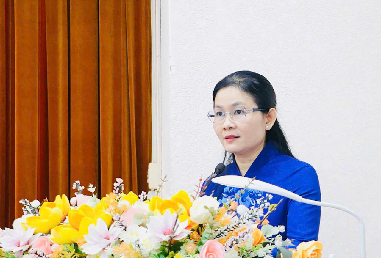 Bà Tôn Ngọc Hạnh - Ủy viên Trung ương Đảng, Phó Bí thư Thường trực Thành ủy, Chủ tịch HĐND thành phố đánh giá kỳ họp diễn ra khẩn trương, nghiêm túc, thông qua 8 nghị quyết với sự thống nhất cao.