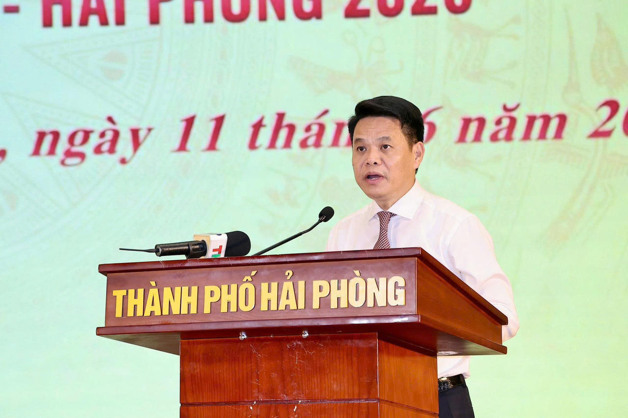 Ủy viên Trung ương Đảng, Bí thư Thành ủy, Trưởng Đoàn Đại biểu Quốc hội TP Hải Phòng Lê Ngọc Châu phát biểu tại Hội nghị.