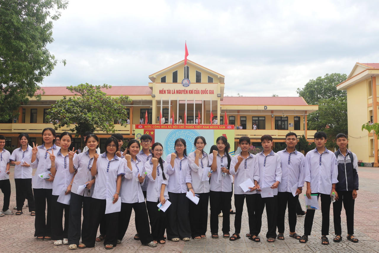 Hai lần gãy chân, nam sinh Quảng Trị quyết không lỡ kỳ thi tốt nghiệp THPT