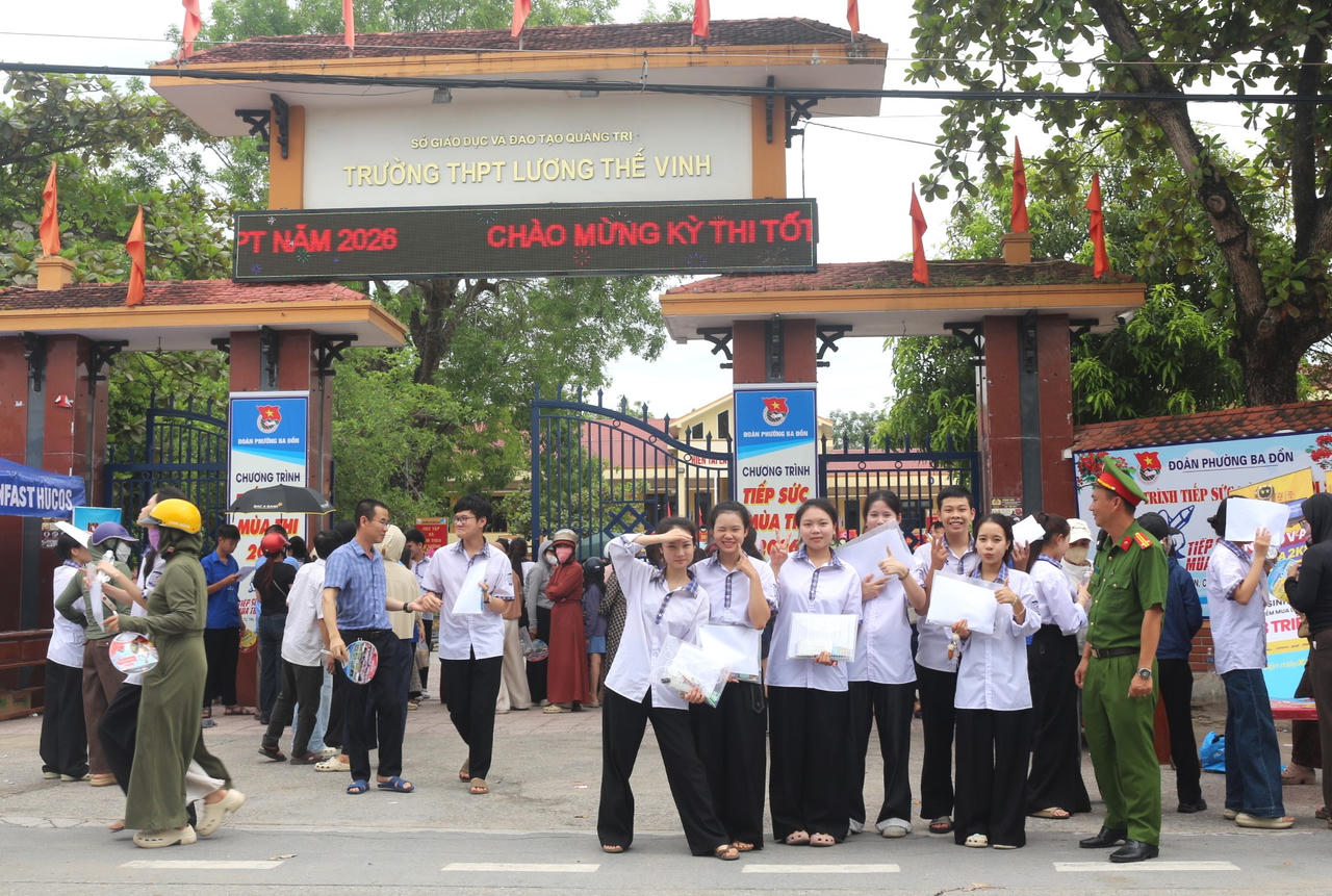 Hai lần gãy chân, nam sinh Quảng Trị quyết không lỡ kỳ thi tốt nghiệp THPT