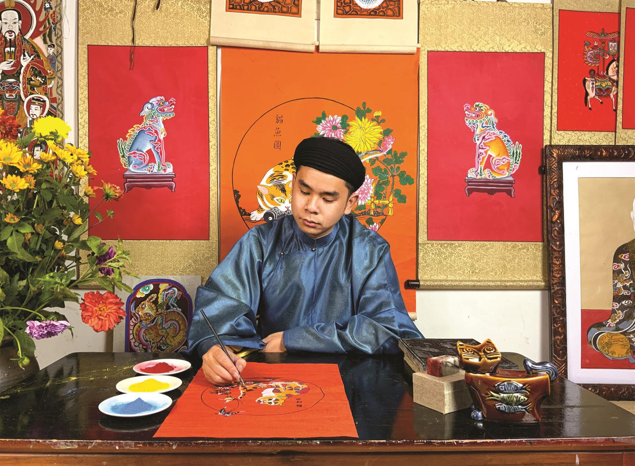 Họa sĩ trẻ Nam Chi - người đam mê “giữ lửa” tranh dân gian truyền thống. (Ảnh: PV)