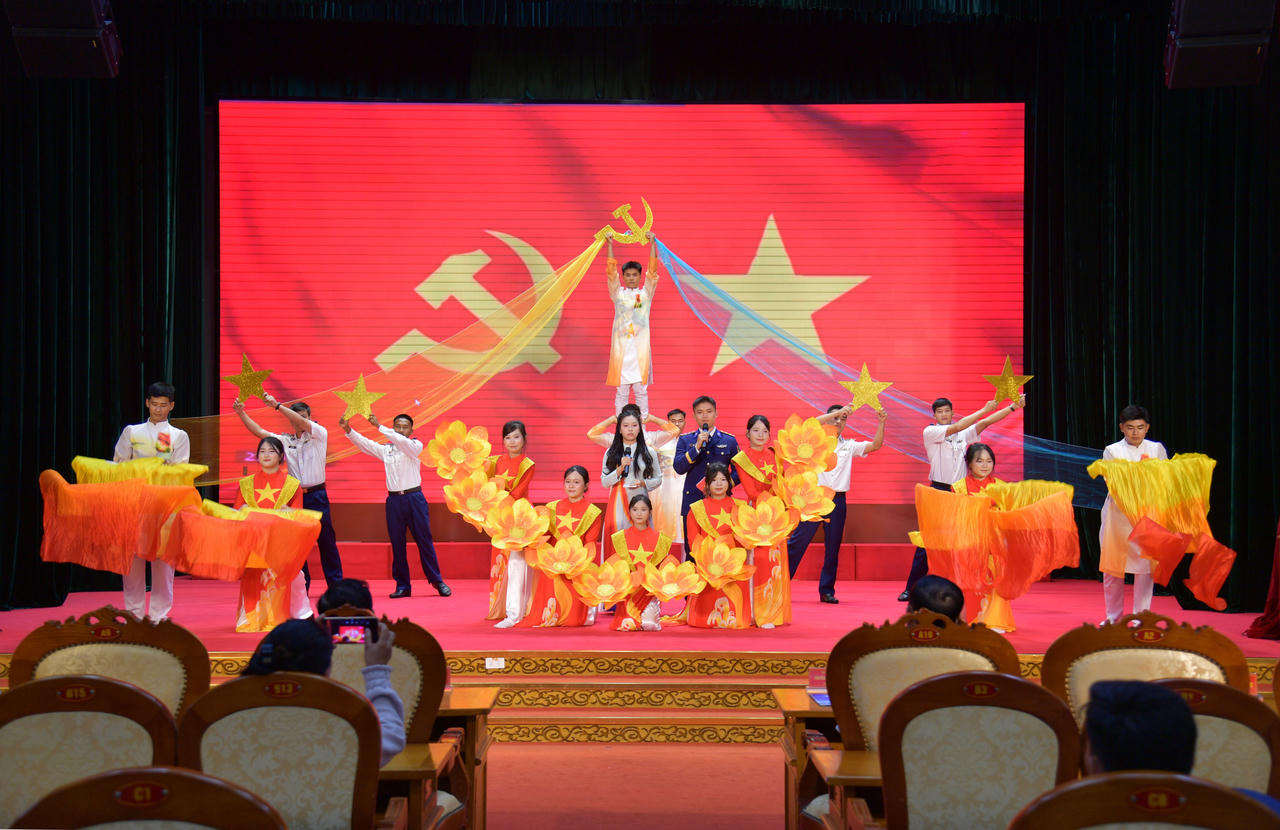 Phần thi tuyên truyền trẻ của đội thi Đoàn cơ sở Hải đội 401.