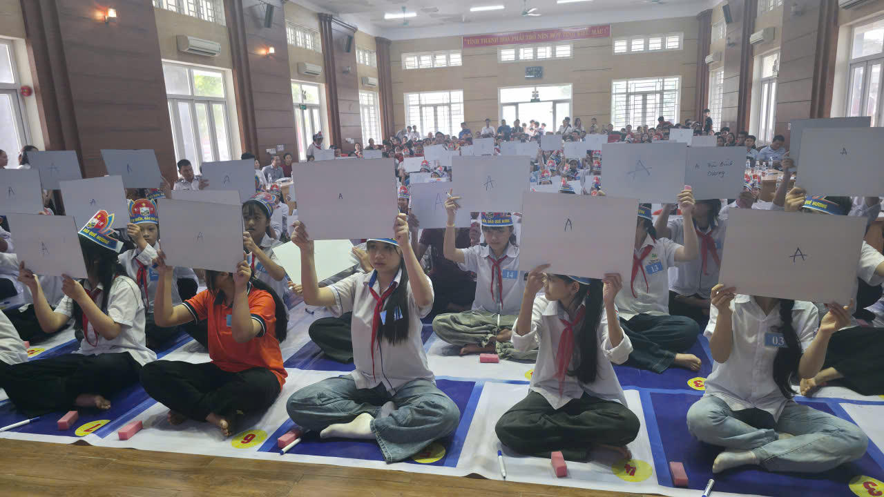 100 học sinh xuất sắc tham gia tranh tài tại vòng chung kết  Cuộc thi “Em yêu biển, đảo quê hương” cấp tỉnh tại Thanh Hóa.