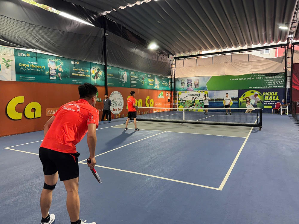 Các vận động viên tranh tài ở môn Pickleball.