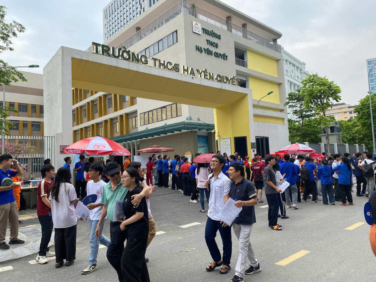 Buổi thi đầu tiên tốt nghiệp THPT 2026: Đề thi môn Ngữ văn gần gũi, giàu tính thời sự 
