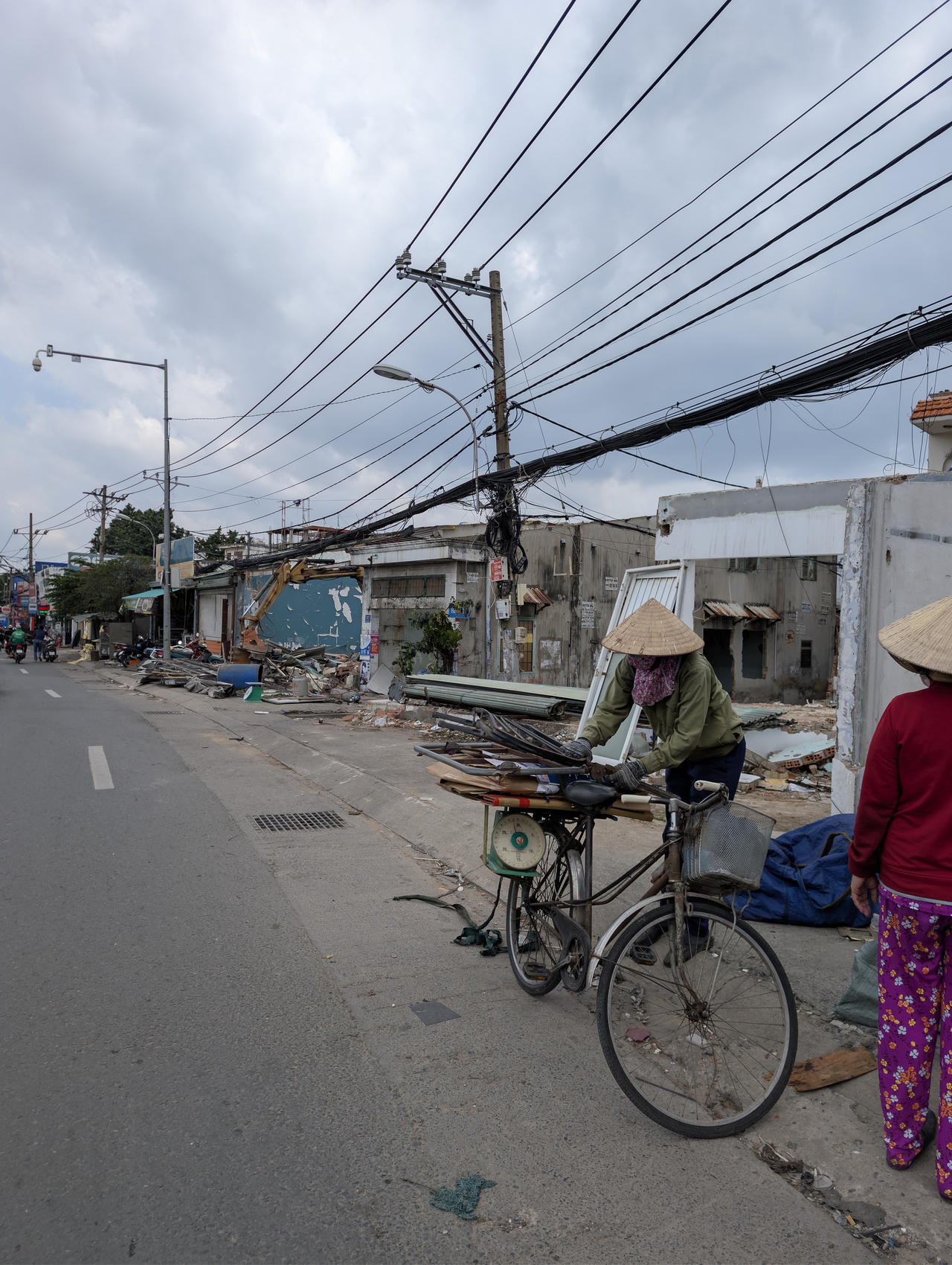  Người dân Tp Hồ Chí Minh khẩn trương dỡ nhà, bàn giao mặt bằng Dự án mở rộng Quốc lộ 13 