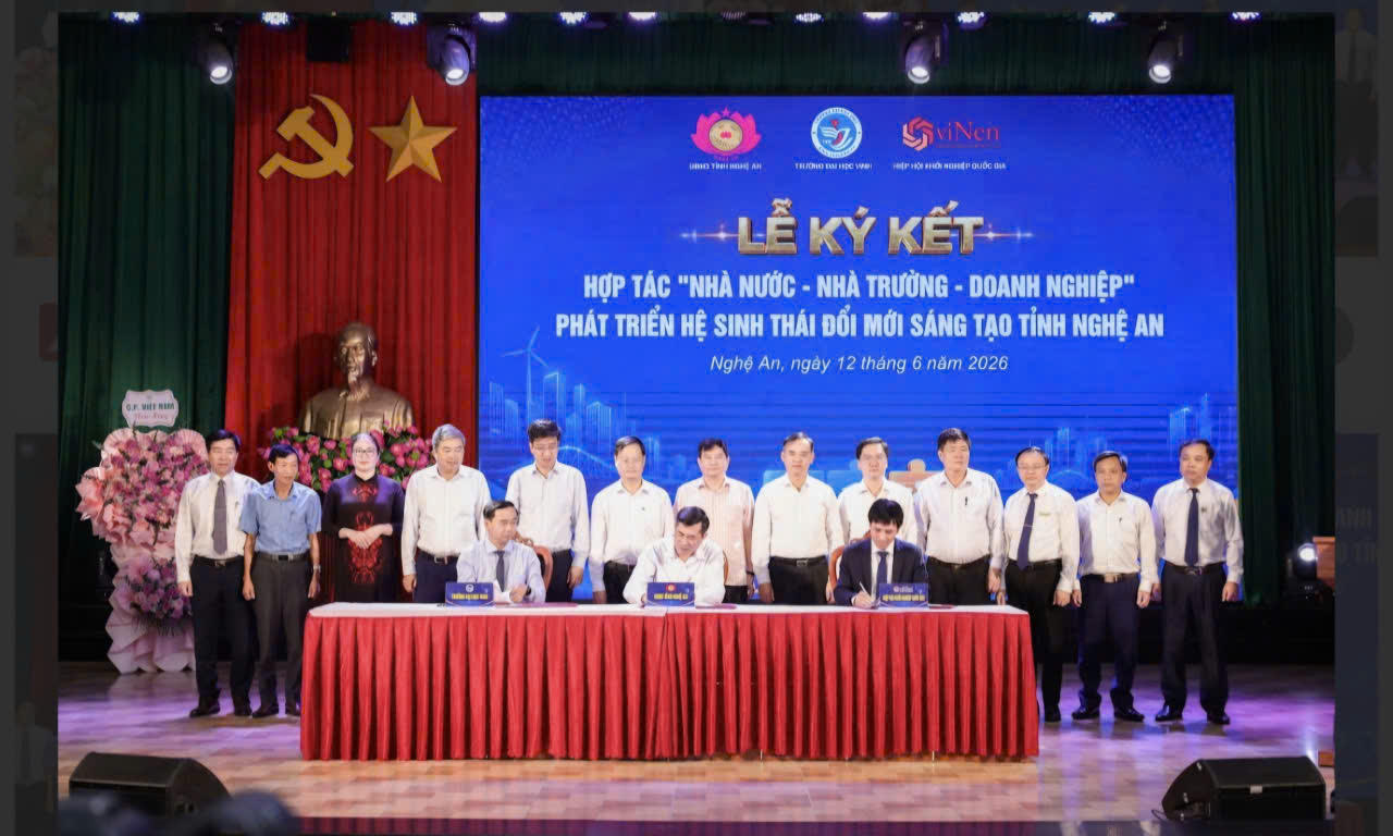 Lãnh đạo UBND tỉnh, Trường Đại học Vinh và Hiệp hội khởi nghiệp Quốc gia ký kết chương trình hợp tác