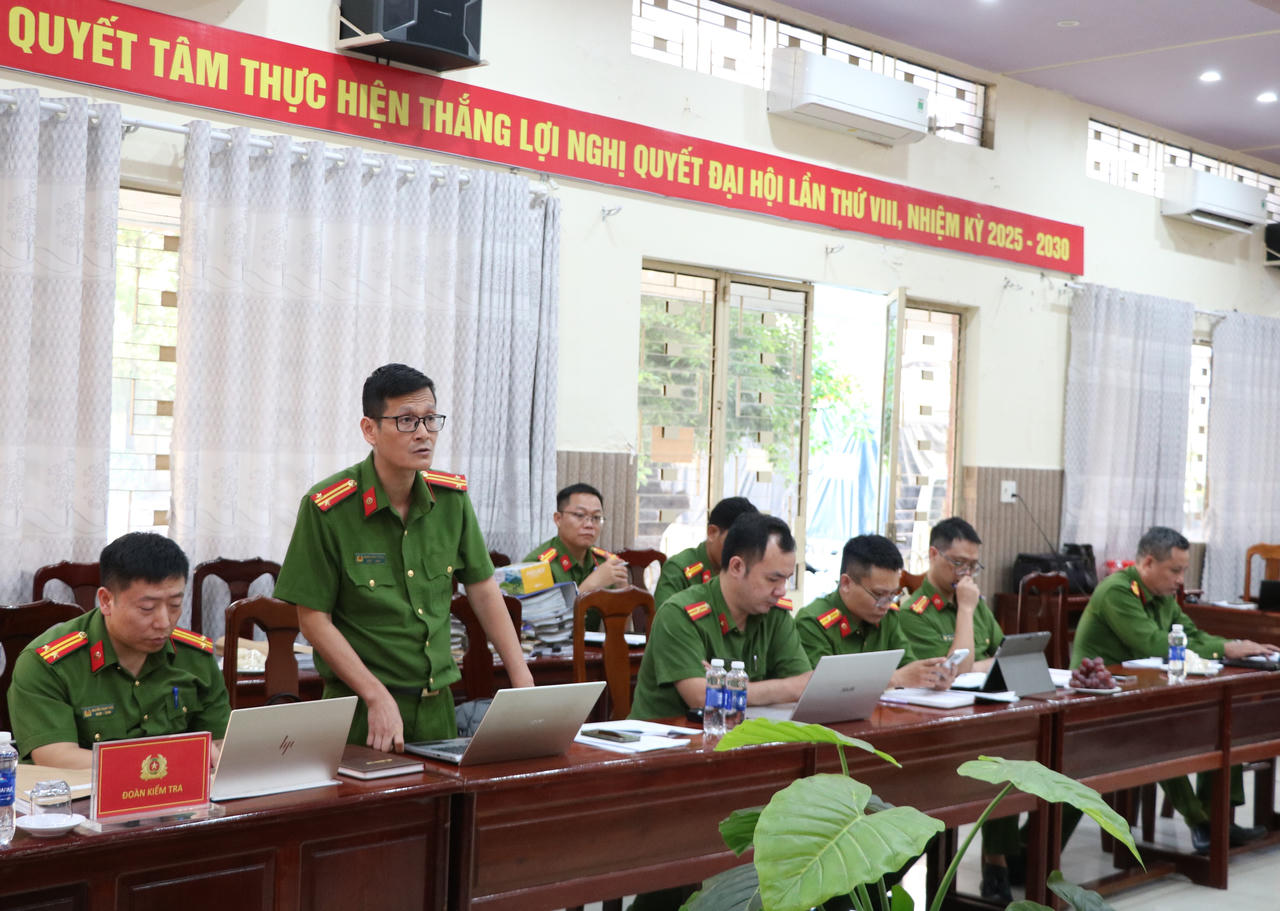 Đại biểu phát biểu
