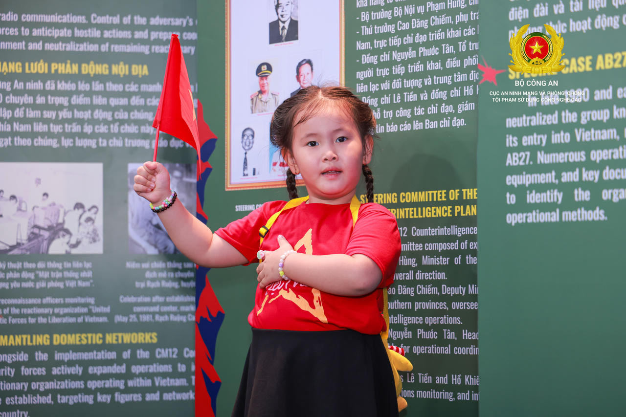 Hàng chục nghìn người hào hứng trải nghiệm “Bức tường An ninh mạng” tại phố đi bộ Nguyễn Huệ