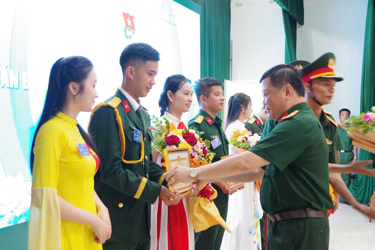 Nâng cao bản lĩnh, kỹ năng cho cán bộ Đoàn và tuyên truyền viên trẻ trong lực lượng vũ trang Quảng Trị