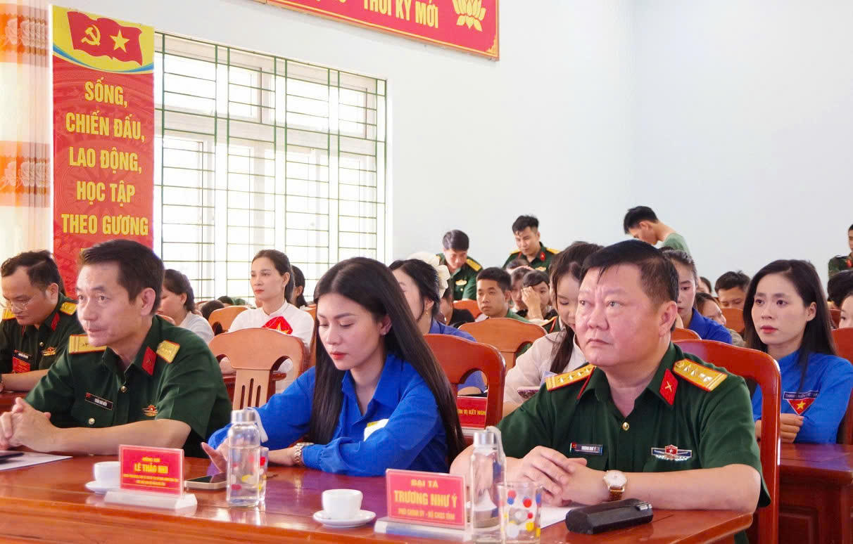 Nâng cao bản lĩnh, kỹ năng cho cán bộ Đoàn và tuyên truyền viên trẻ trong lực lượng vũ trang Quảng Trị