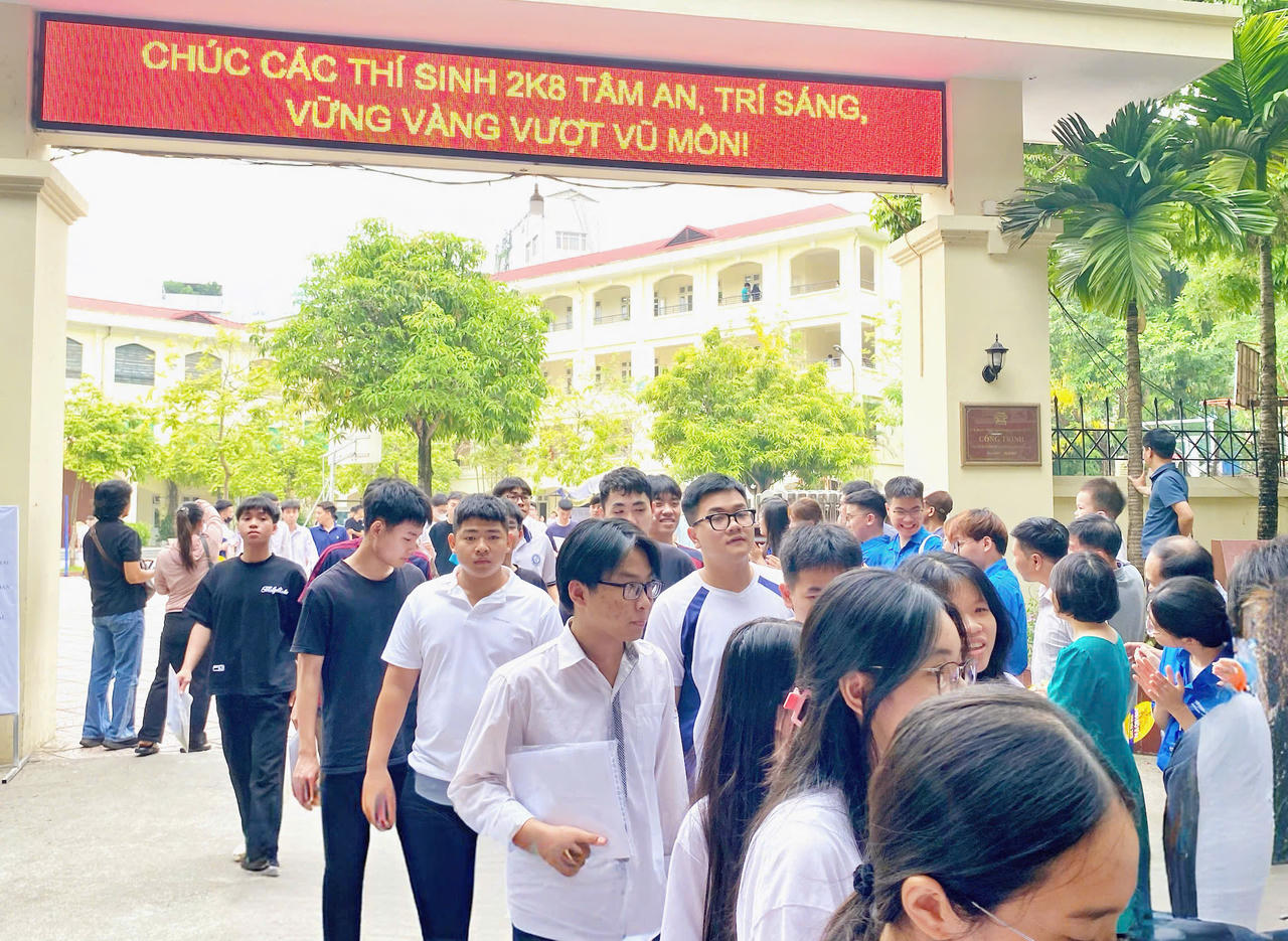 Các thí sinh thở phào nhẹ nhõm sau hai ngày thi căng thẳng. (Ảnh: PV)