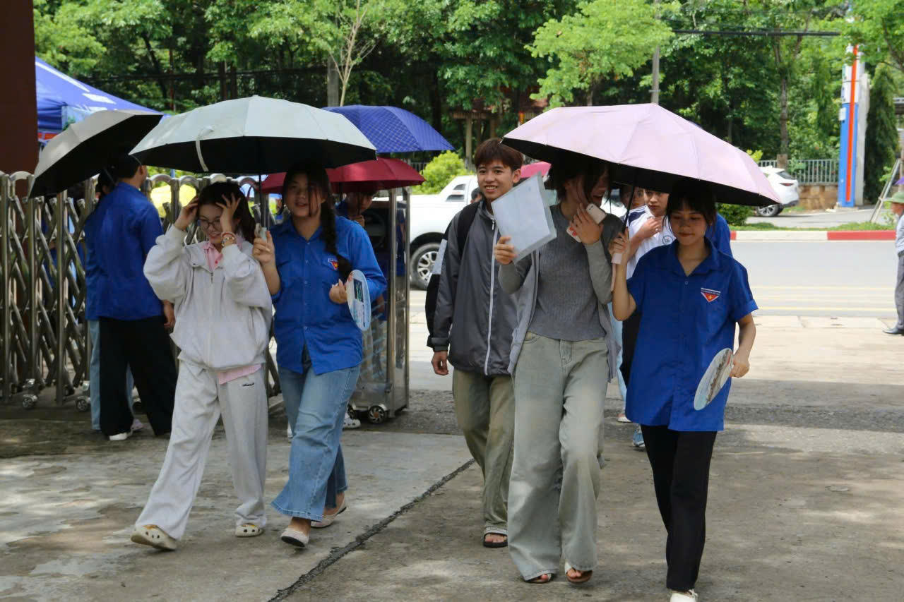 Kỳ thi tốt nghiệp THPT 2026 tại Sơn La - Điện Biên diễn ra an toàn, nghiêm túc
