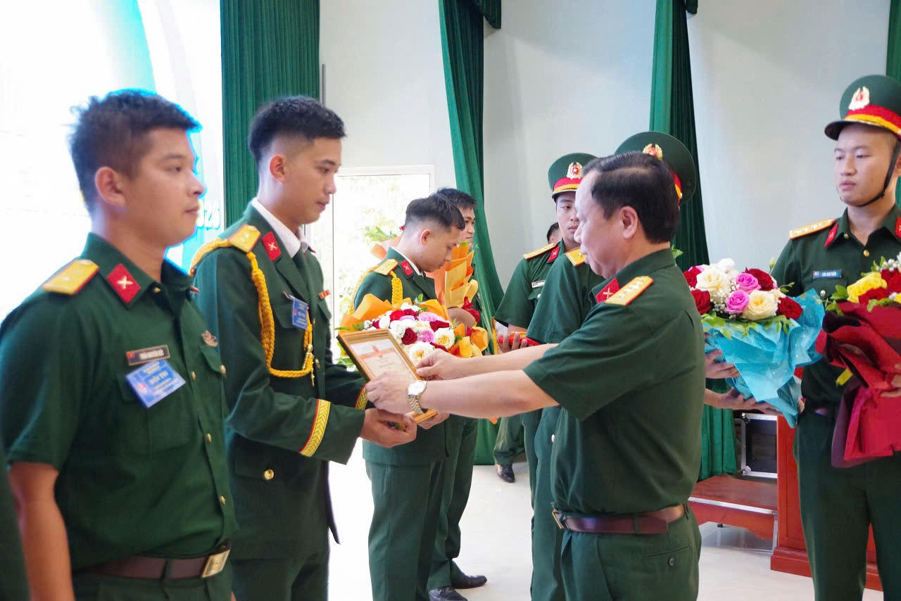 Nâng cao bản lĩnh, kỹ năng cho cán bộ Đoàn và tuyên truyền viên trẻ trong lực lượng vũ trang Quảng Trị