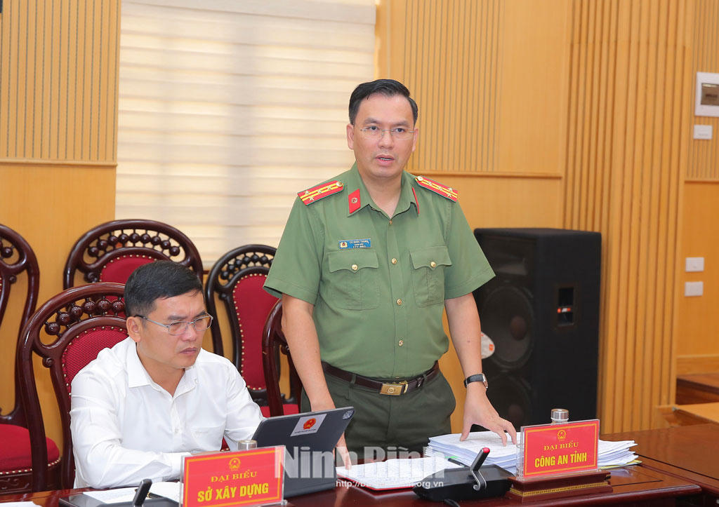 Ông Cù Quốc Thắng, Ủy viên Ban Thường vụ Tỉnh ủy, Giám đốc Công an tỉnh&nbsp;Ninh Bình phát biểu tại hội nghị.&nbsp;Ảnh: Tiến Đoàn-Anh Tuấn