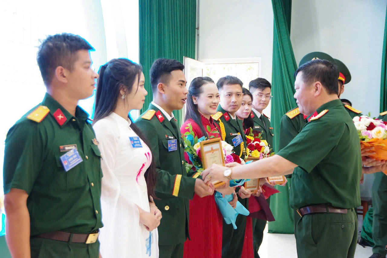 Nâng cao bản lĩnh, kỹ năng cho cán bộ Đoàn và tuyên truyền viên trẻ trong lực lượng vũ trang Quảng Trị