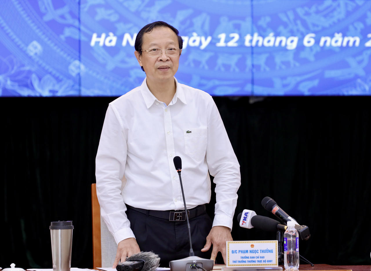 Ông Phạm Ngọc Thưởng&nbsp; - Thứ trưởng Thường trực Bộ GD&ĐT, Trưởng Ban Chỉ đạo cấp quốc gia Kỳ thi tốt nghiệp THPT năm 2026 chủ trì cuộc họp báo. (Ảnh: MOET)