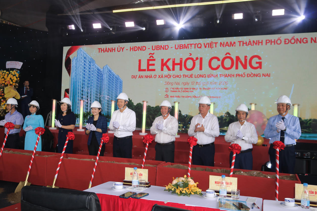 Lãnh đạo TP Đồng Nai tiến hành nghi thức lễ khởi công.