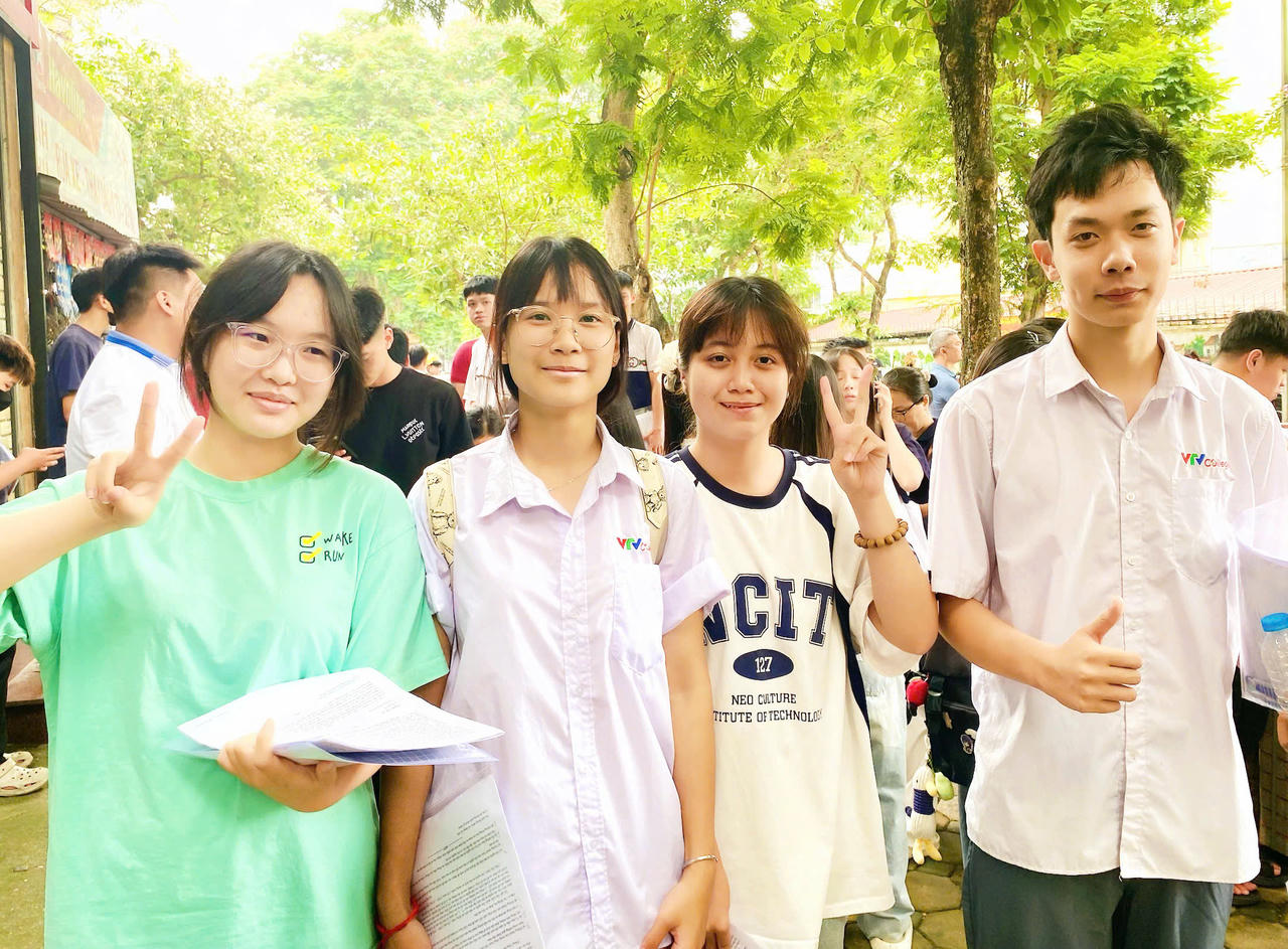 Thí sinh phấn khởi kết thúc ngày cuối Kỳ thi tốt nghiệp THPT 2026
