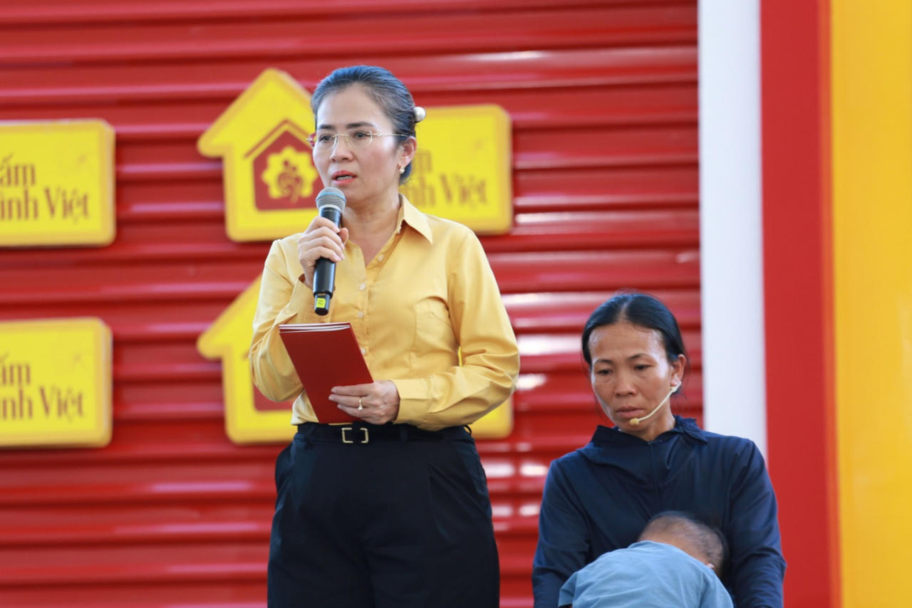 Bà Võ Thị Minh Sinh, Phó Bí thư Tỉnh ủy, Chủ tịch Ủy ban Mặt trận Tổ quốc Việt Nam tỉnh Nghệ An.