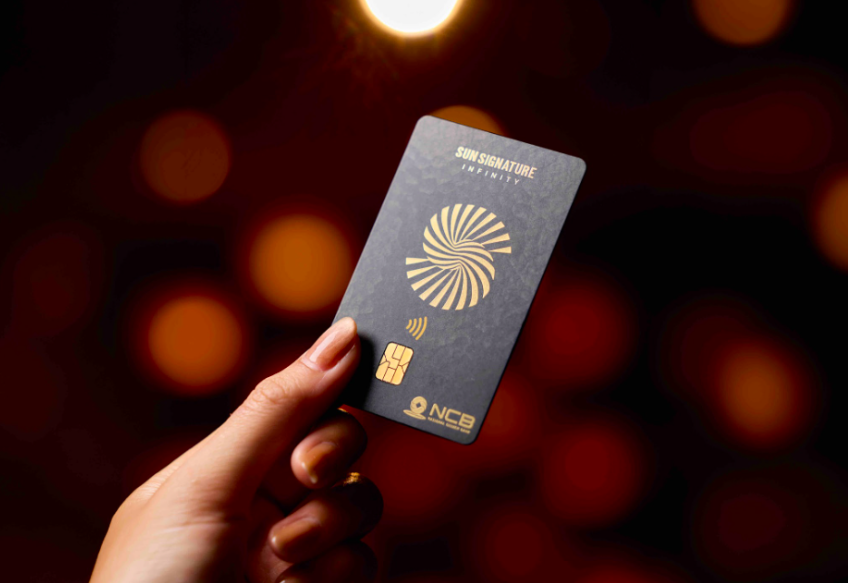 Cận cảnh chiếc thẻ “quyền năng” NCB Visa Sun Signature