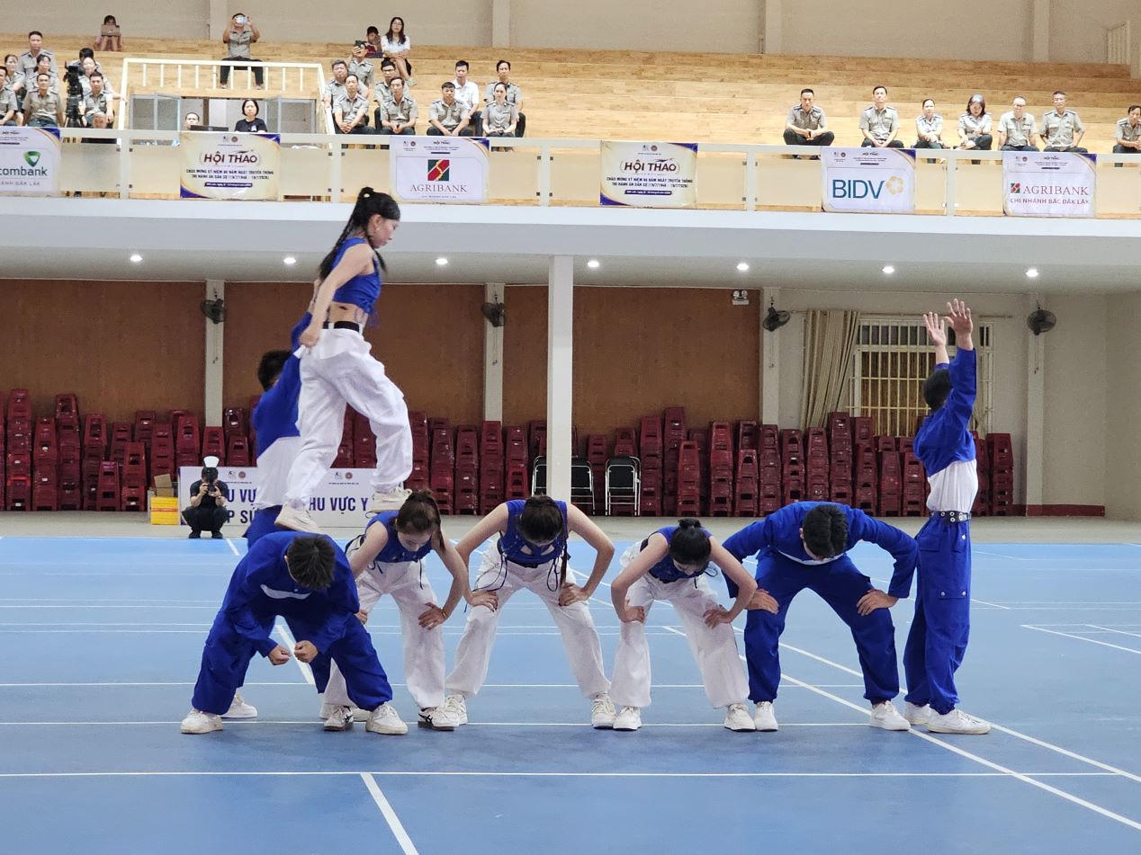 Tiết mục văn nghệ chào mừng Hội thao
