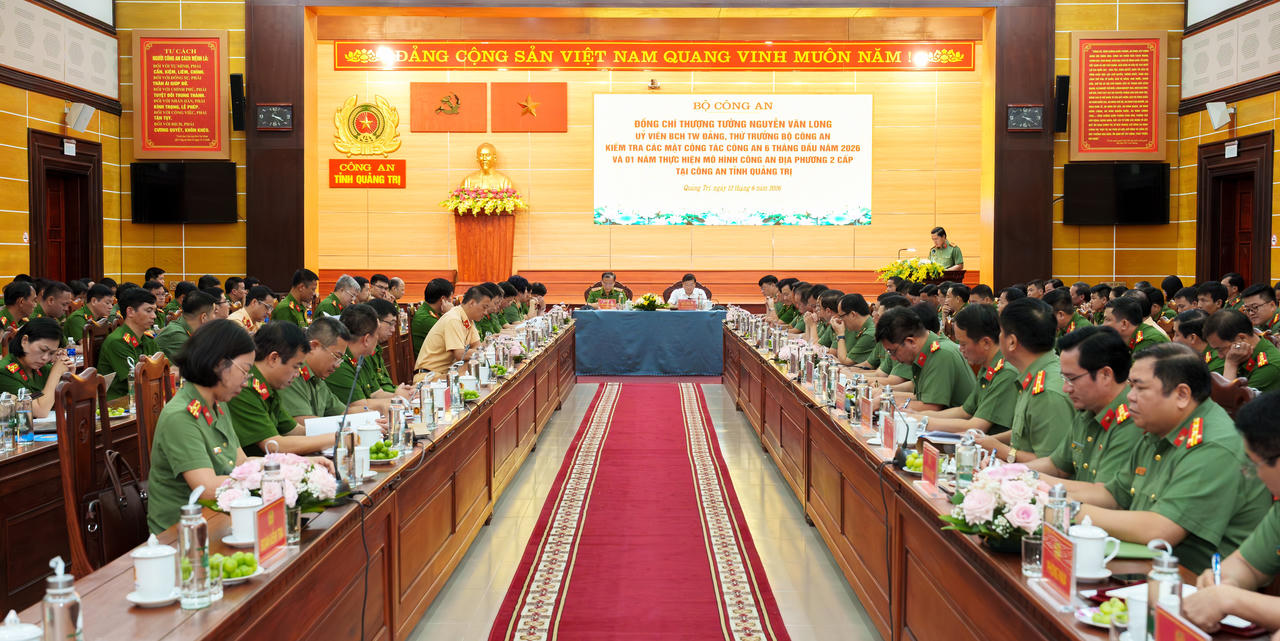 Quang cảnh buổi làm việc.