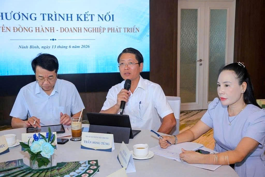 Phó Chủ tịch Thường trực UBND tỉnh Trần Song Tùng phát biểu tại chương trình.