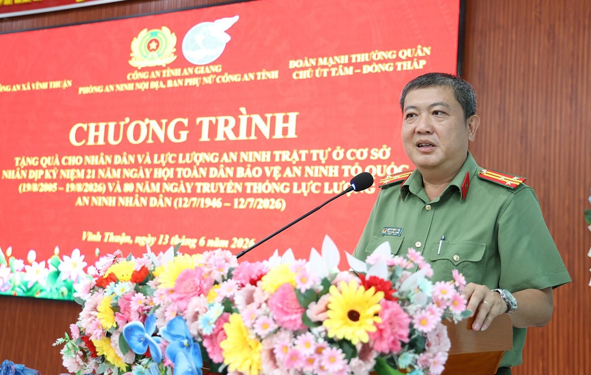 Thượng tá Huỳnh Quốc Tiến, Phó Trường phòng An ninh nội địa Công an tỉnh An Giang phát biểu tại Chương trình