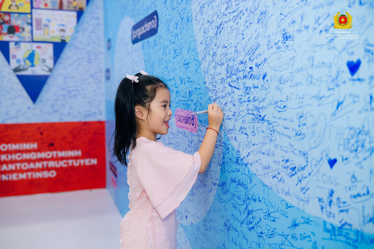 Những dấu ấn đáng nhớ của “Bức tường An ninh mạng” tại Gala nghệ thuật “Tổ quốc bình yên”