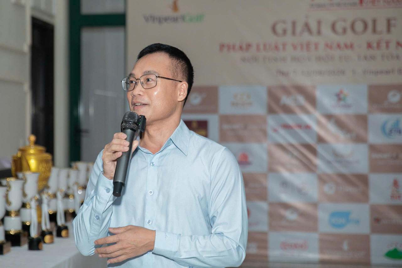 Ông Trần Ngọc Hà, Phó Tổng Biên tập Báo Pháp luật Việt Nam, Trưởng BTC chia sẻ tại chương trình Gala gặp mặt và trao giải.