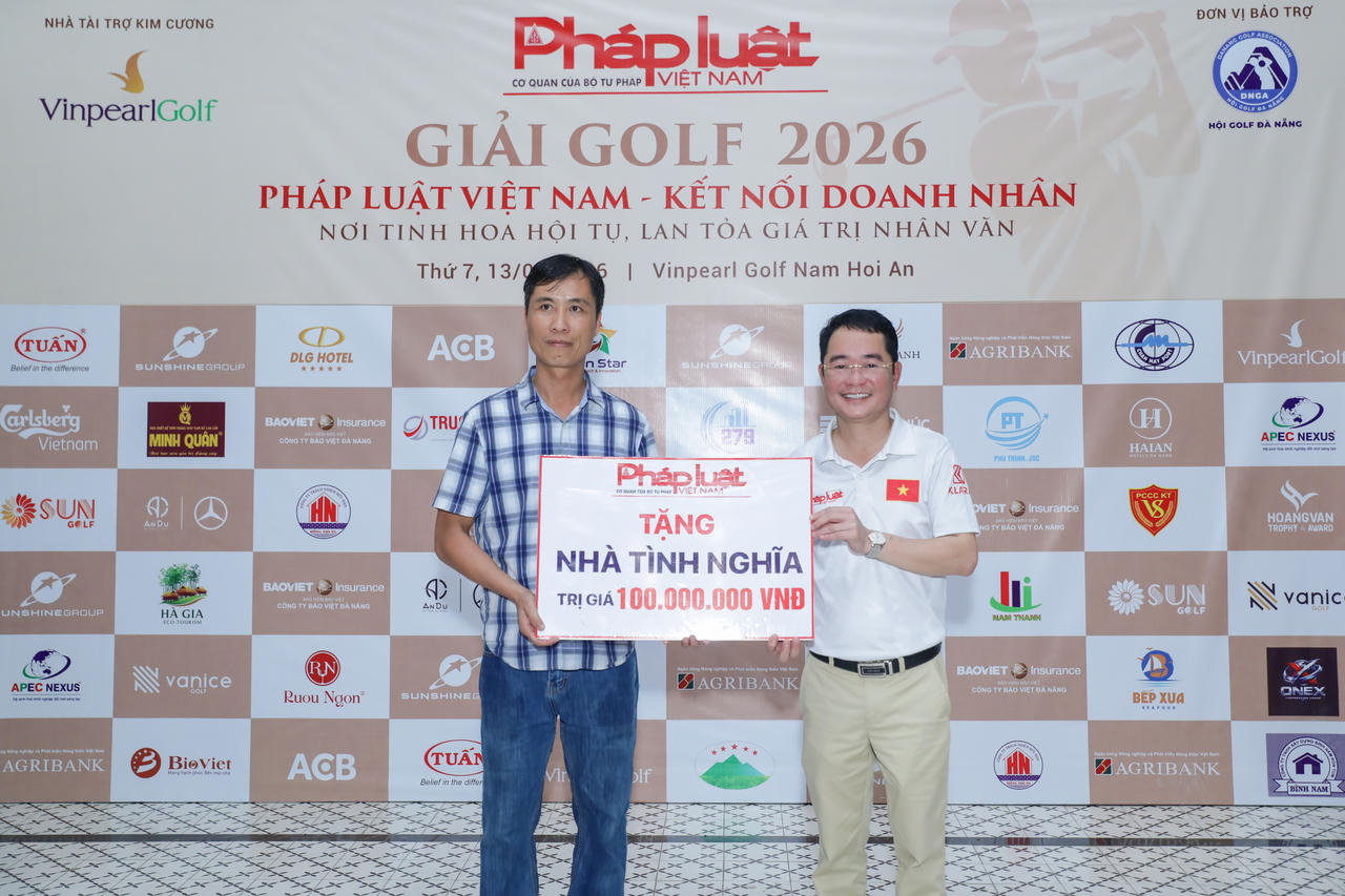 TS Vũ Hoài Nam trao tặng “Mái ấm Tư pháp” tới gia đình có hoàn cảnh đặc biệt khó khăn tại Nghệ An.