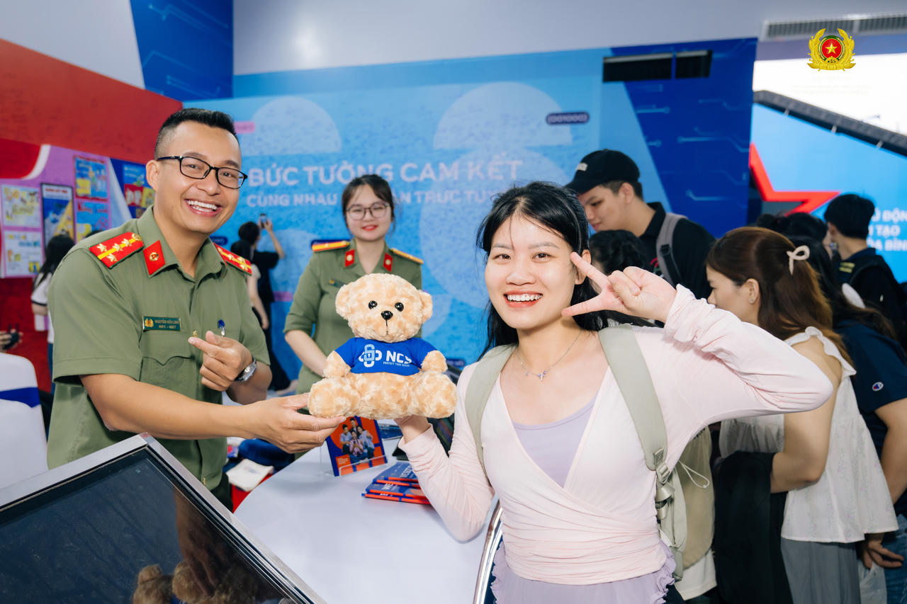 Những dấu ấn đáng nhớ của “Bức tường An ninh mạng” tại Gala nghệ thuật “Tổ quốc bình yên”