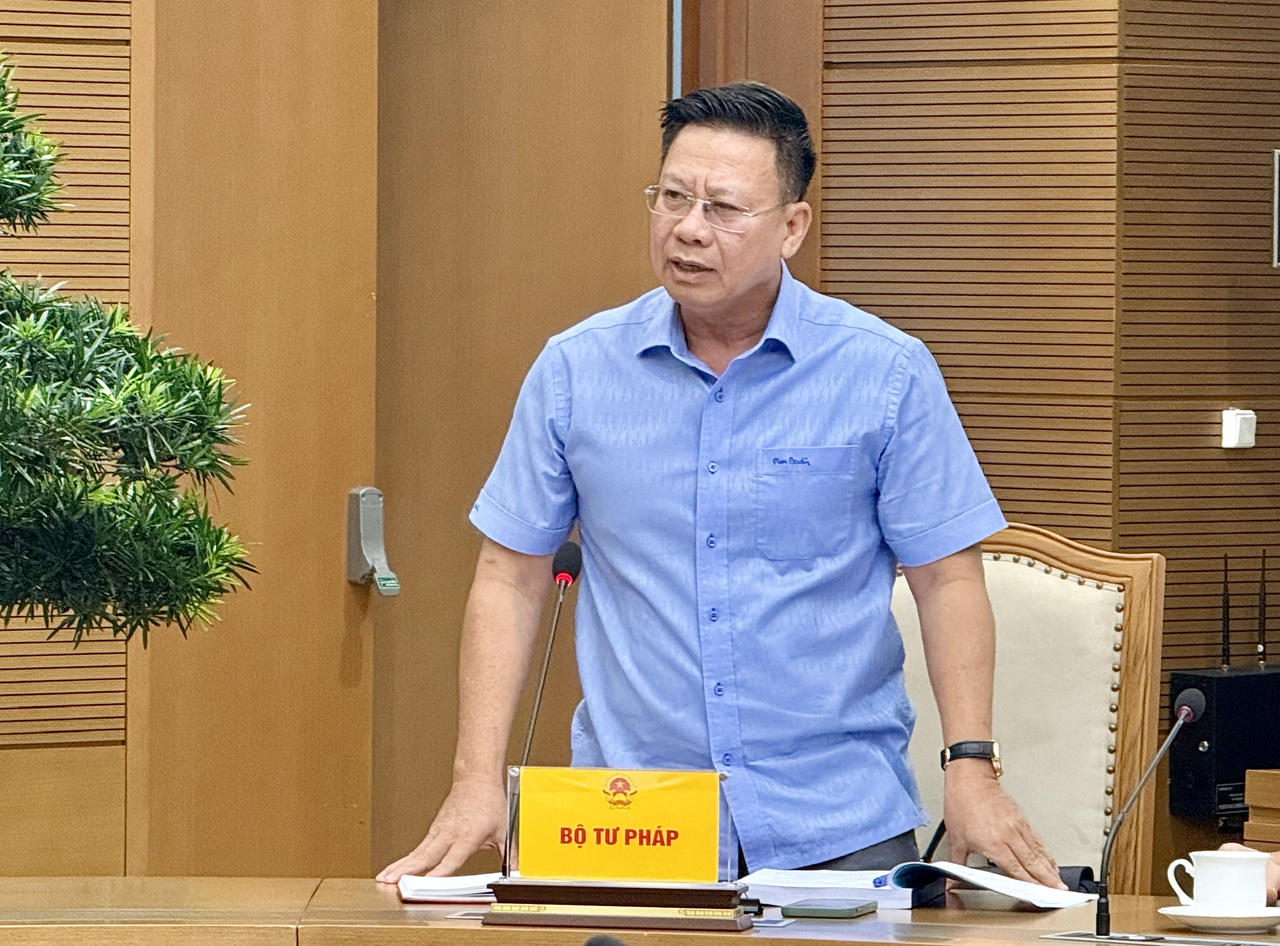 Thứ trưởng Bộ Tư pháp Nguyễn Thanh Ngọc tại cuộc họp.