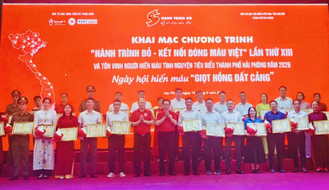 Hải Phòng tôn vinh 322 gia đình, cá nhân tiêu biểu trong phong trào hiến máu tình nguyện Hải Phòng tôn vinh 322 gia đình, cá nhân tiêu biểu trong phong trào hiến máu tình nguyện