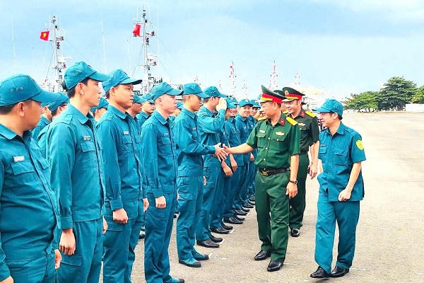 Bộ CHQS tỉnh Quảng Trị kiểm tra, động viên Hải đội dân quân thường trực tham gia huấn luyện trên biển